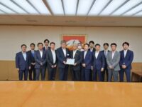 自民党区議団として、各種要望を区長に提出