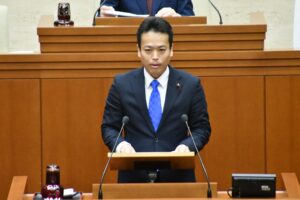 区の職員定数条例の一部改正条例に自民党区議団を代表して討論を行いました