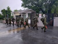 陸上自衛隊第1師団第1普通科連隊が徒歩行進訓練を実施。