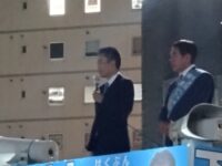 下村博文候補の出陣式で、ガンバローコールを担当