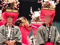 紅梅小学校創立150周年式典後の記念祝賀会にて、徳丸北野神社獅子舞保存会の獅子舞