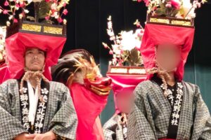 紅梅小学校創立150周年式典後の記念祝賀会にて、徳丸北野神社獅子舞保存会の獅子舞