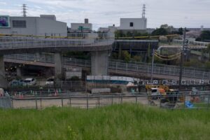 荒川の堤防下で行われている「板橋区かわまちづくり連絡橋工事」
