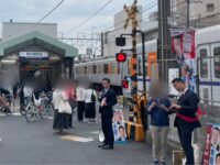 東武練馬駅北口前にて、松田やすまさ東京都議会議員と挨拶