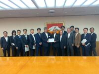 各種団体からの要望と自民党区議団の要望を区長へ手交😃