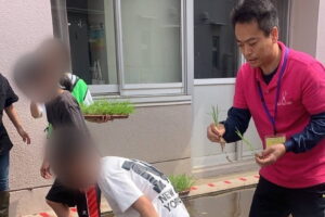 紅梅小学校での5年生児童の田植え😃