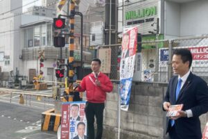 松田やすまさ東京都議員と東武練馬駅北口前にて挨拶