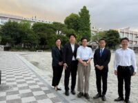 紅梅小学校の正門オートロック化視察