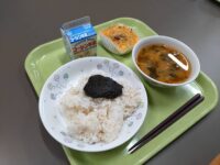 区立小学校の給食を調査
