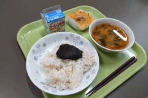 区立小学校の給食を調査
