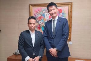 朝日健太郎参議院議員が板橋区議会自由民主党議員団を訪問