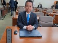 決算調査特別委員会の総括質問開始